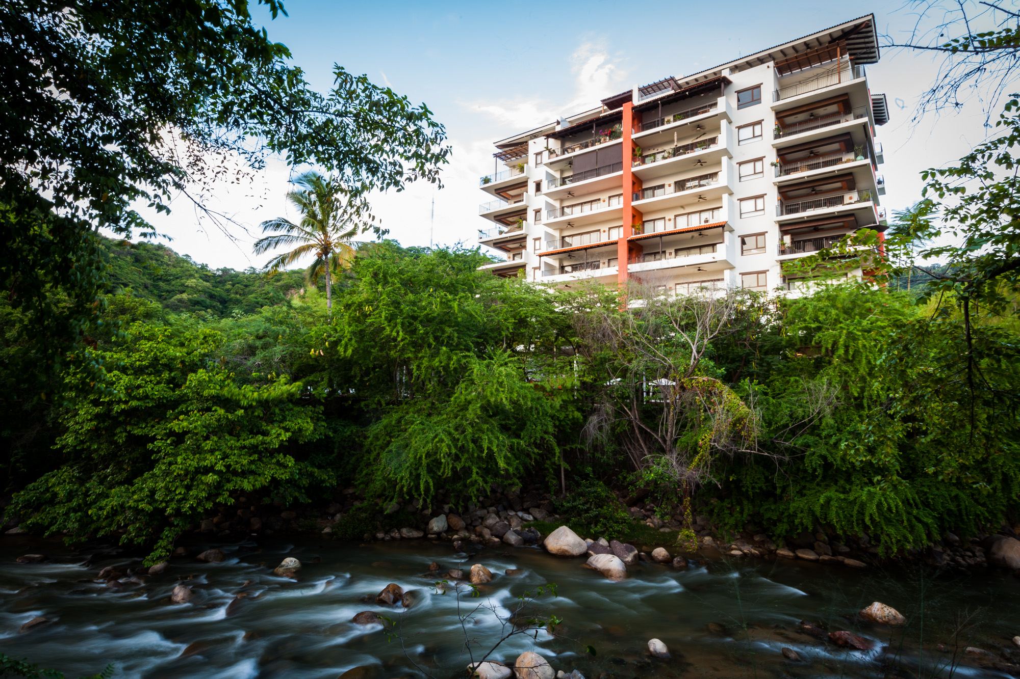 Rivera Cuale residences above the Río Cuale, Puerto Vallarta
